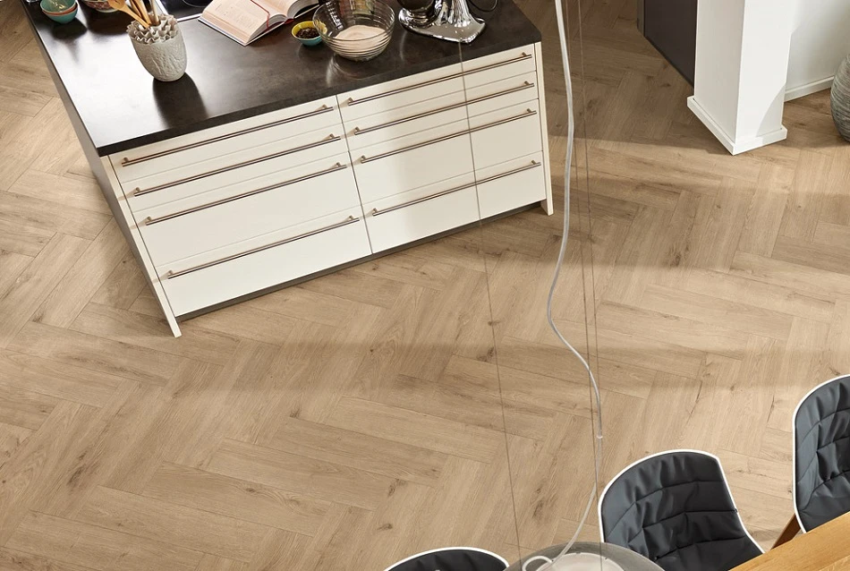 Podłoga laminowa w jodełkę